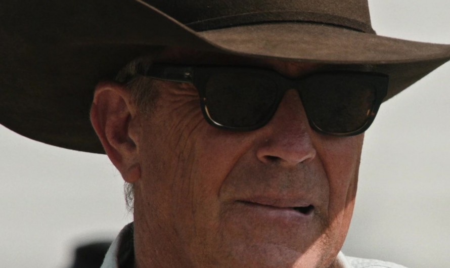 Square Sunglasses of Kevin Costner as John Dutton III