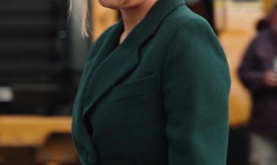 Green Blazer of Kelly Reilly as Bethany “Beth” Dutton