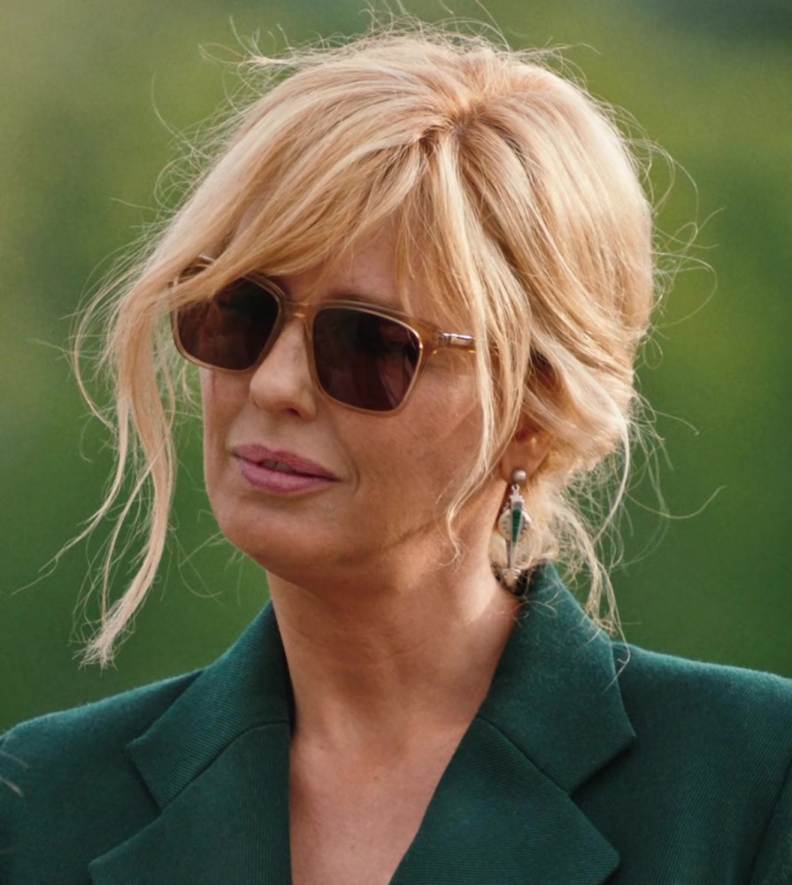 Large Frame Sunglasses with Gradient Brown Lenses of Kelly Reilly as Bethany "Beth" Dutton