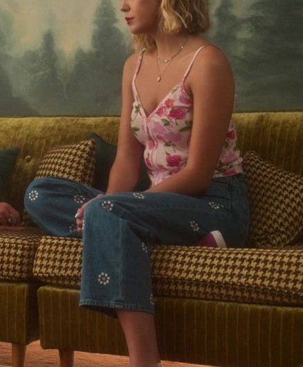 Floral Pattern Jeans of Bailee Madison as Imogen Adams