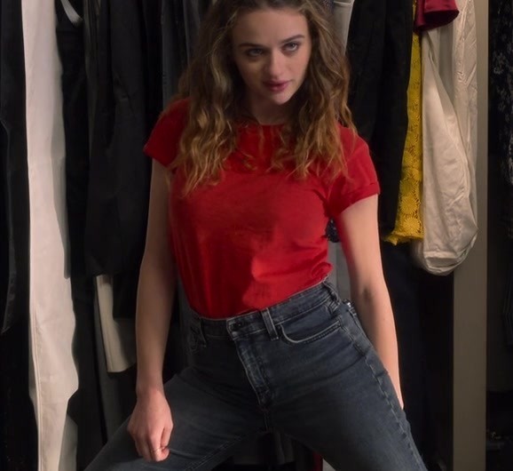 Red Tee of Joey King as Zara Ford