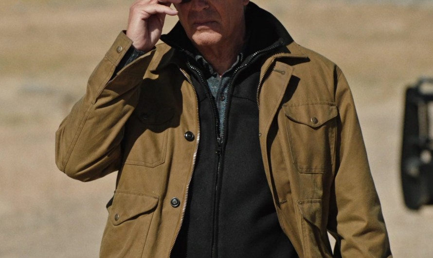 Khaki Field Jacket with Multiple Pockets of Kevin Costner as John Dutton III