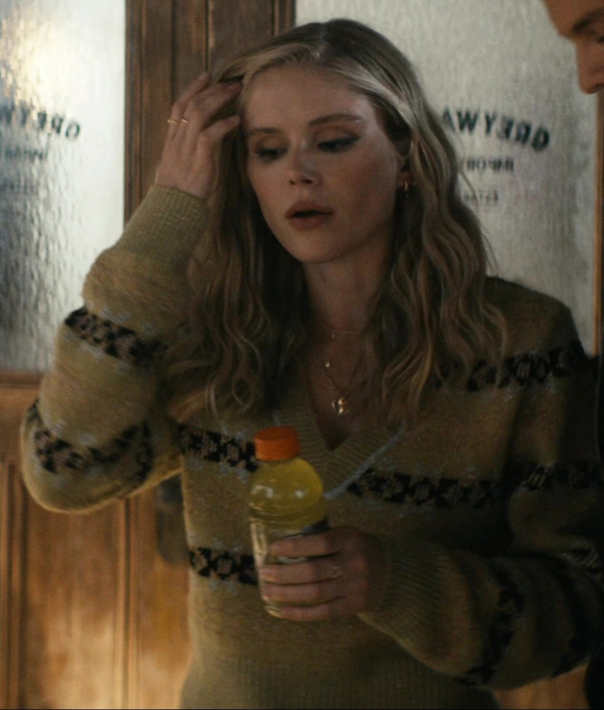 v-neck sweater in neutral tones with pattern highlights - Erin Moriarty (Annie January / Starlight) - The Boys TV Show