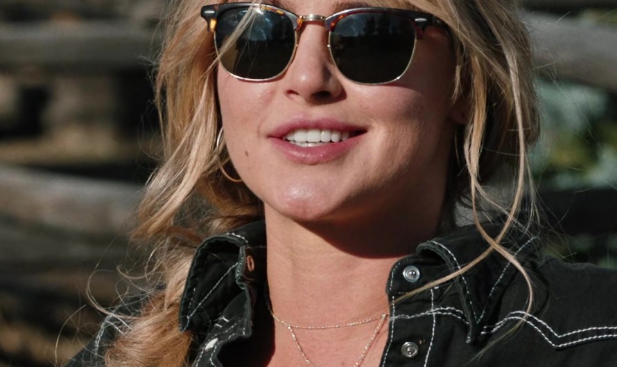 Tortoise Brown and Gold Sunglasses of Hassie Harrison as Laramie