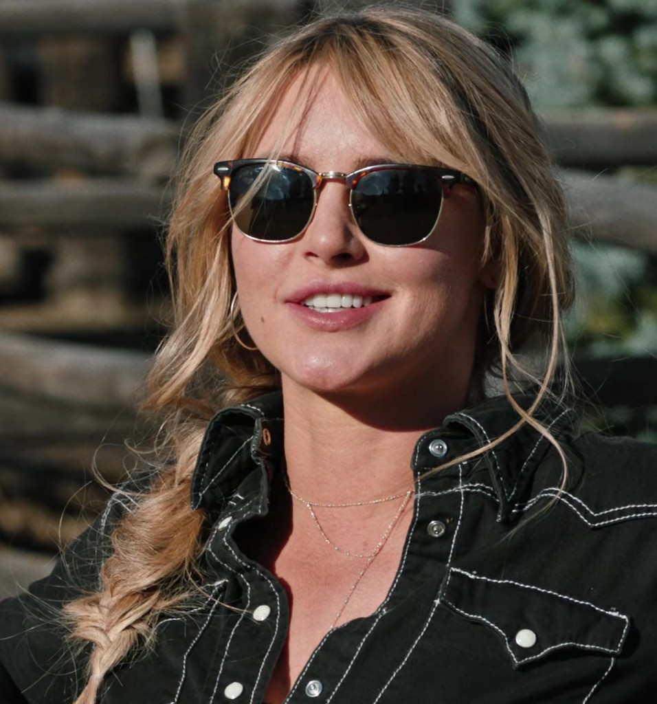 tortoise brown and gold sunglasses - Hassie Harrison (Laramie) - Yellowstone TV Show