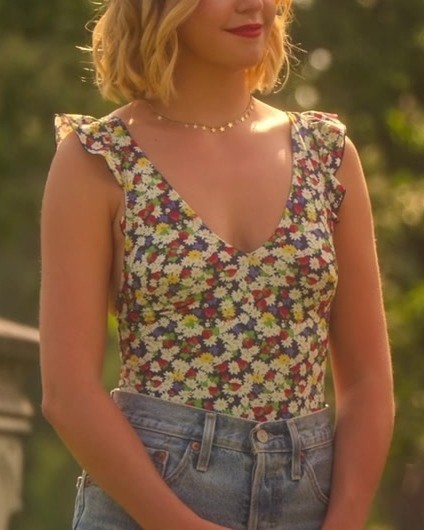 Ruffled V-Neck Bodysuit of Bailee Madison as Imogen Adams