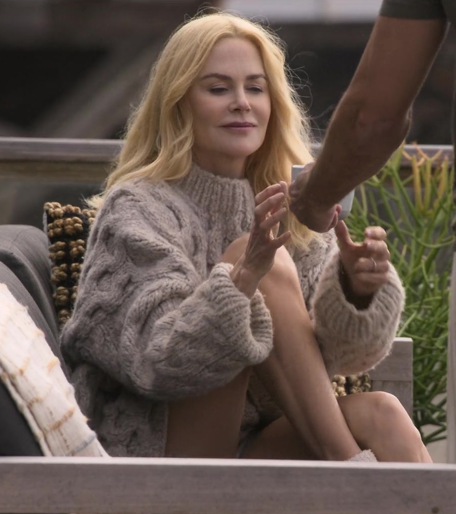 oversized cable knit sweater - Nicole Kidman (Brooke Harwood) - A Family Affair (2024) Movie