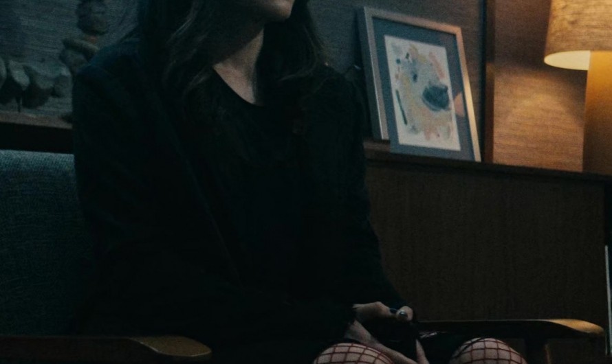 Distressed Black Jeans of Karen Fukuhara as Kimiko Miyashiro / the Female