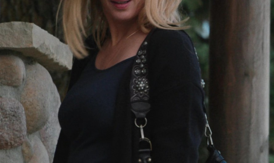 Black Leather Braided Shoulder Bag of Kelly Reilly as Bethany “Beth” Dutton