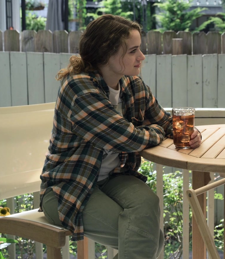 casual style plaid button-up shirt - Joey King (Zara Ford) - A Family Affair (2024) Movie