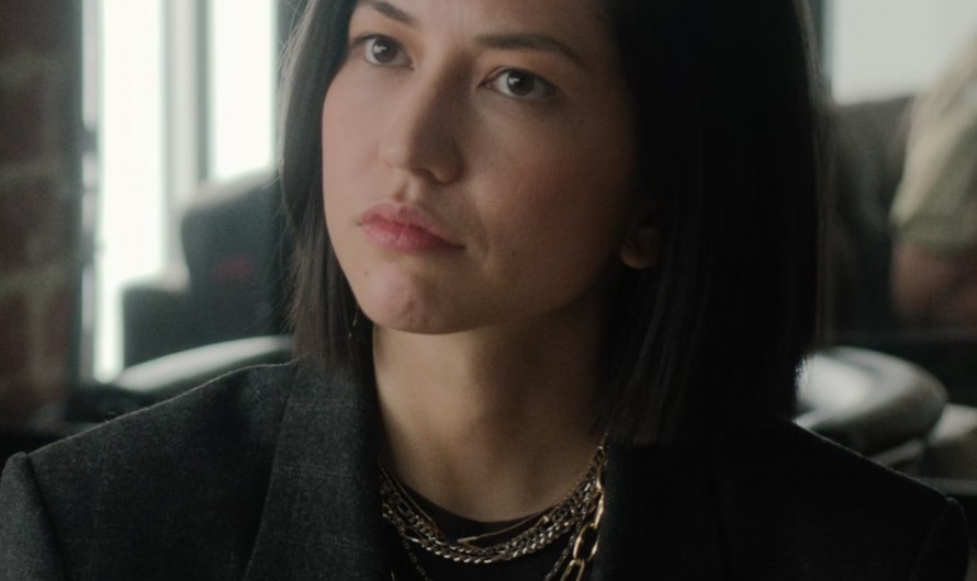 Gold Chain Link Necklace of Sonoya Mizuno as Jane