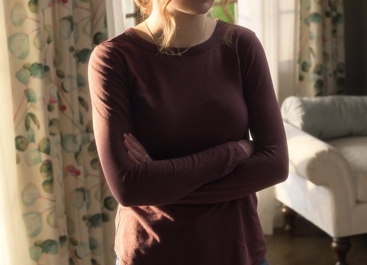 Burgundy Long Sleeve Top of Joey King as Zara Ford