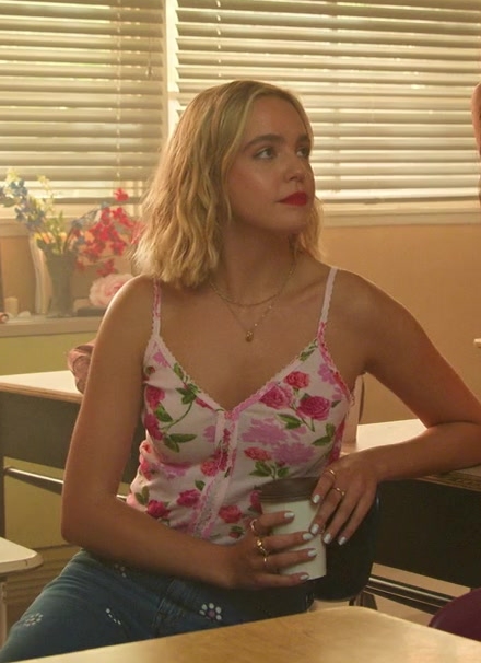 Floral Cami Top of Bailee Madison as Imogen Adams