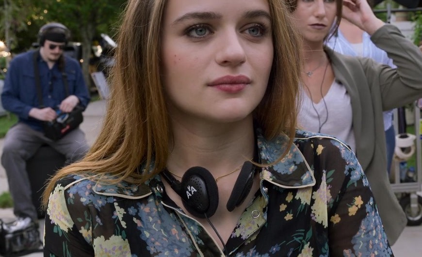 Floral Button Down Blouse of Joey King as Zara Ford