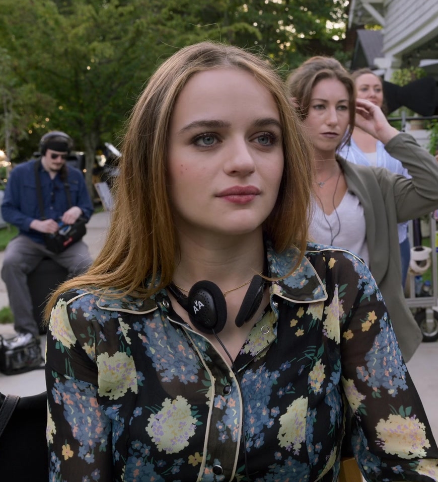 floral button down blouse - Joey King (Zara Ford) - A Family Affair (2024) Movie
