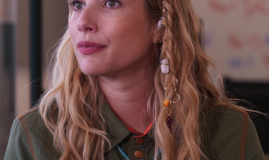 Chic Gemstone and Ring Hair Accessory of Emma Roberts as Rex Simpson