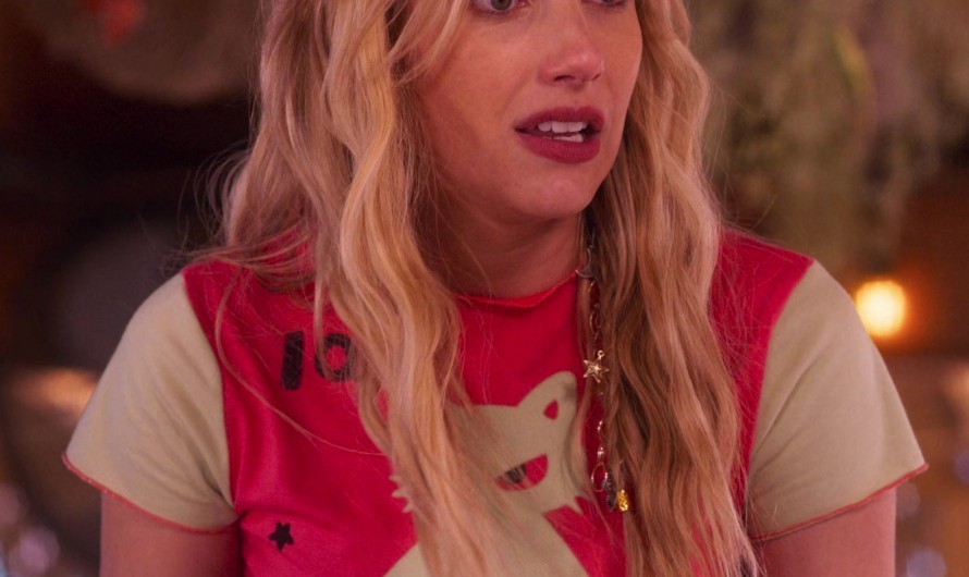 Fun and Fashionable Animal Cartoon Print Top of Emma Roberts as Rex Simpson